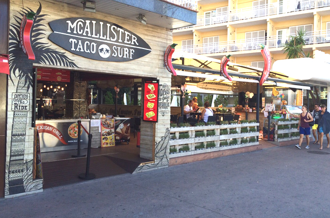 Lage an der Strandpromenade neben dem Hotel Flamingo