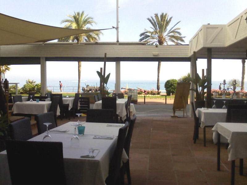 Bar mit Blick auf das Meer